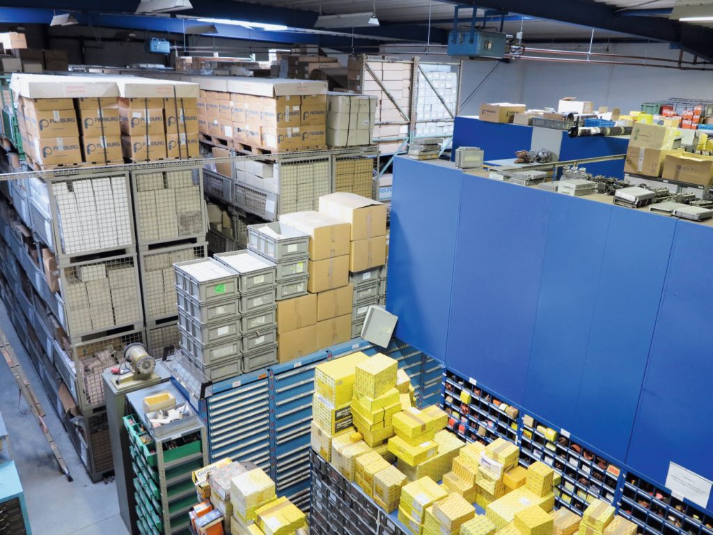 Ersatzteillager mit 36.000 Teilen